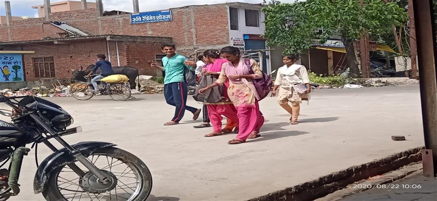 लापरवाही:लॉकडाउन में भी बीसलपुर में चल रहे कोचिंग सेंटर, मास्क तक नहीं पहन रहे विद्यार्थी